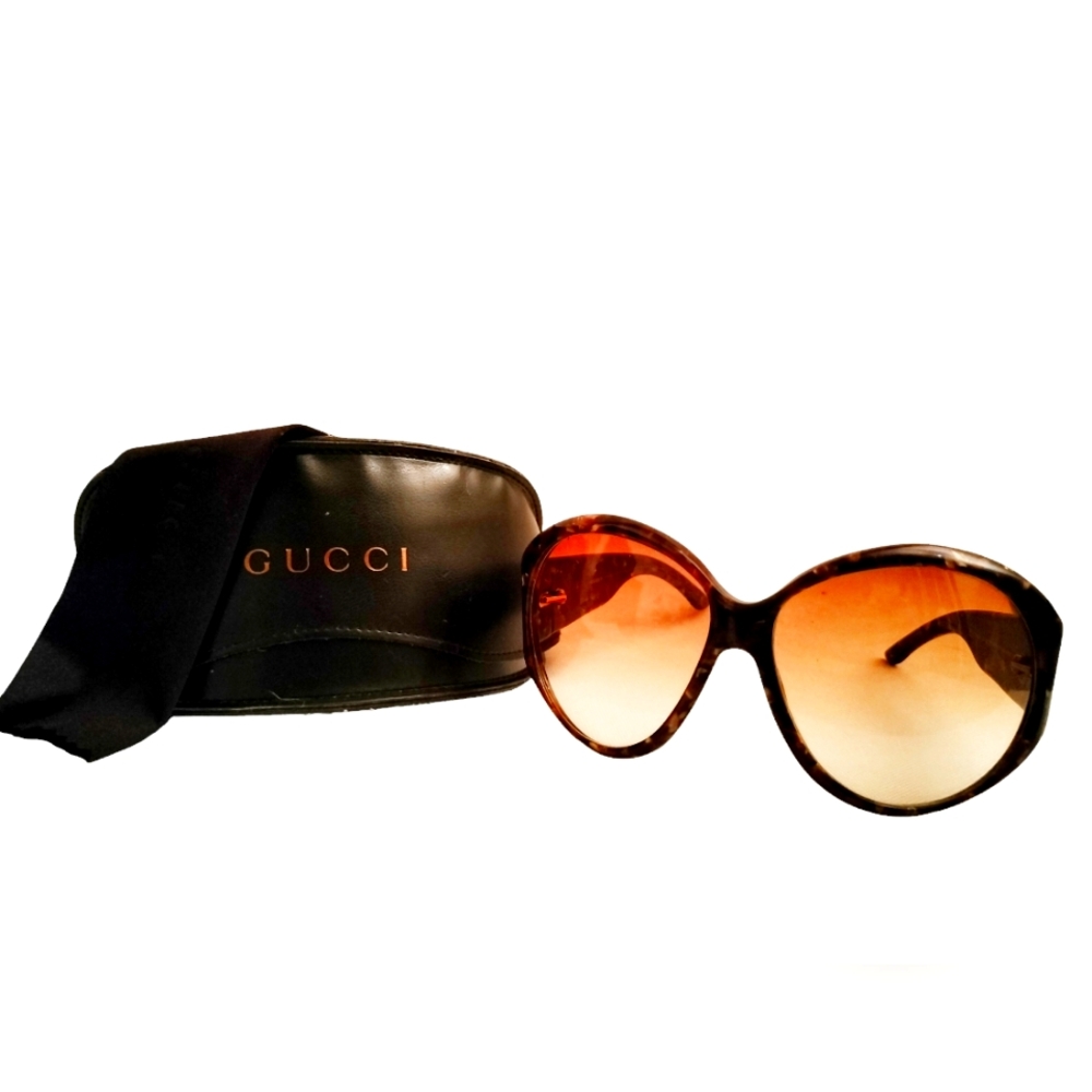 Rare vintage Gucci sunglasses with original case and dust cloth discontinued